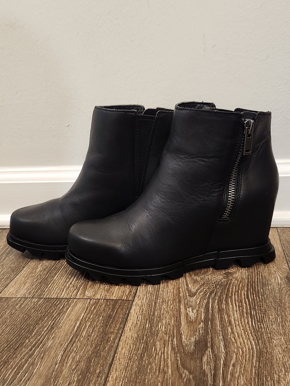 Sorel Joan Of Arctic III Black Leather Zip Up Ankle Wedge Boots Size 8